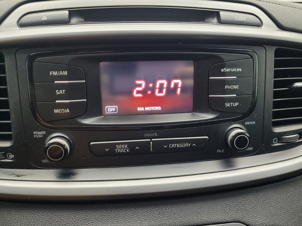 2016 Kia Sorento in Eastpointe, MI 48021 - 2400485 25