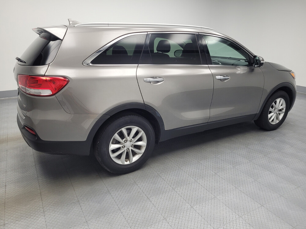 2016 Kia Sorento in Eastpointe, MI 48021 - 2400485 10