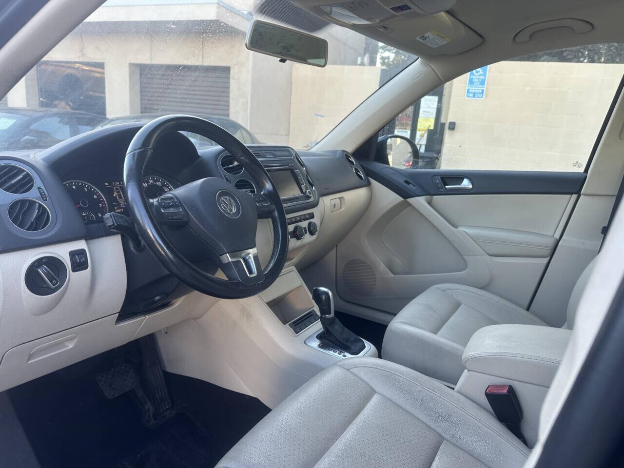 2015 Volkswagen Tiguan in Pasadena, CA 91107 - 2403703 17
