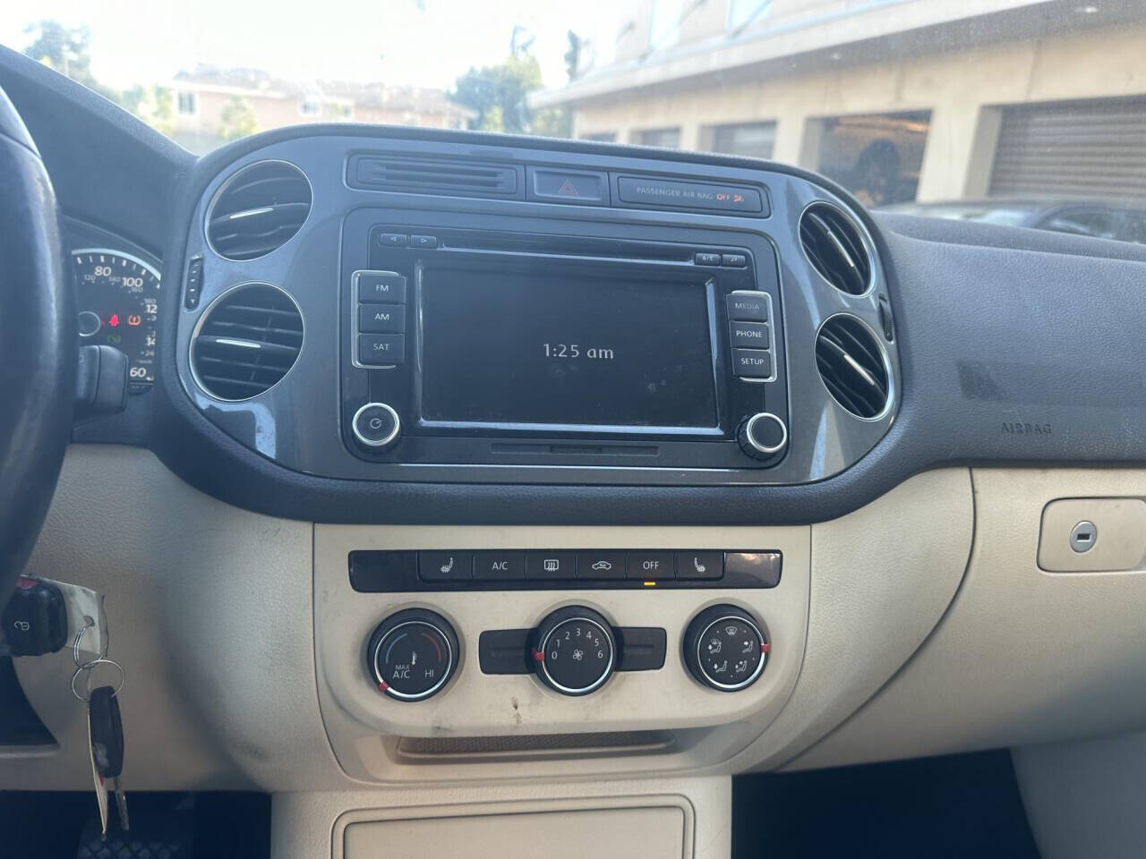 2015 Volkswagen Tiguan in Pasadena, CA 91107 - 2403703 7