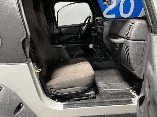 2004 Jeep Wrangler in Conyers, GA 30094 - 2410335 33