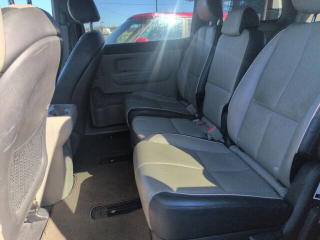 2017 Kia Sedona in North Little Rock, AR 72117-1620 - 2412234 4