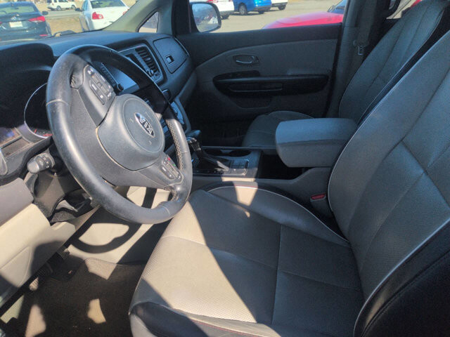 2017 Kia Sedona in North Little Rock, AR 72117-1620 - 2412234 6