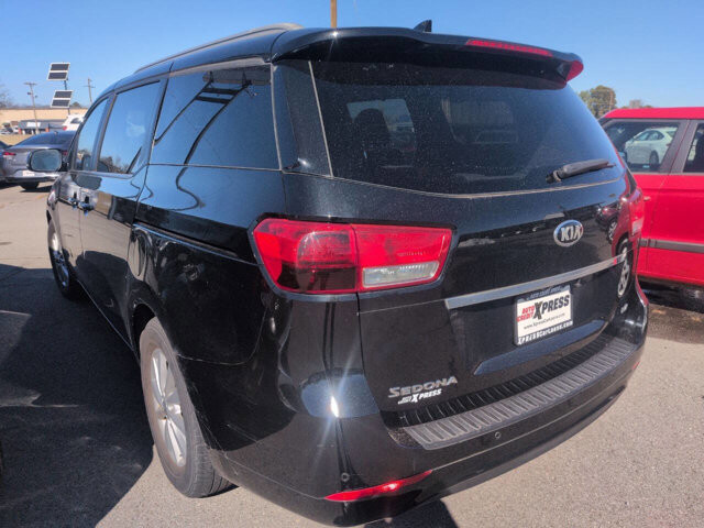 2017 Kia Sedona in North Little Rock, AR 72117-1620 - 2412234 3
