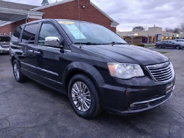 2015 Chrysler Town & Country in New Carlisle, OH 45344