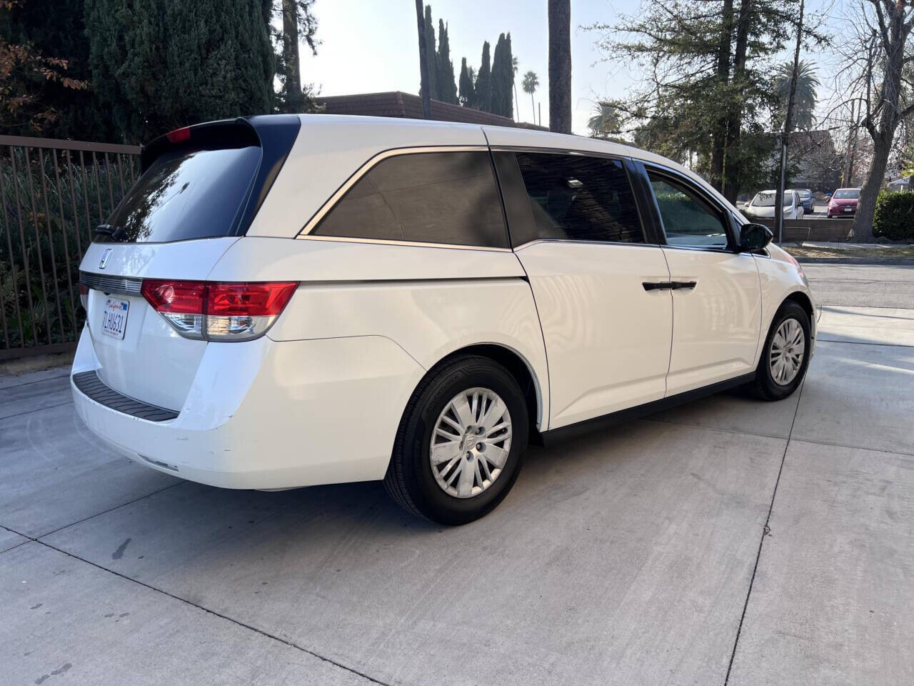 2015 Honda Odyssey in Pasadena, CA 91107 - 2414929