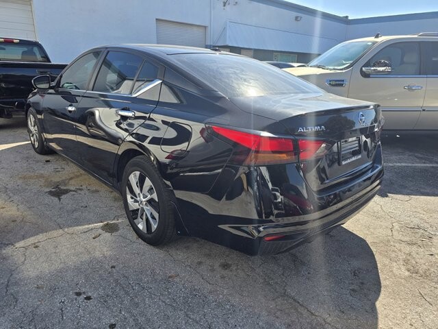 2020 Nissan Altima in Pompano Beach, FL 33064 - 2418295 4
