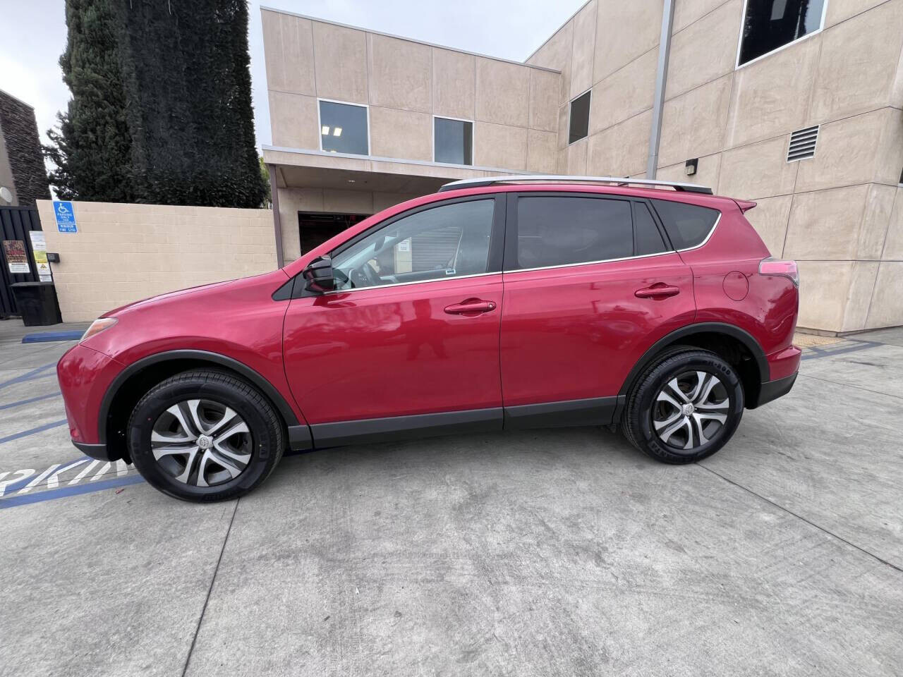 2017 Toyota RAV4 in Pasadena, CA 91107 - 2418816 6