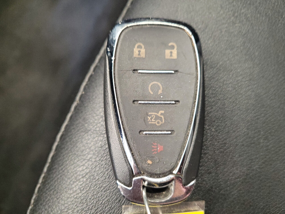 2016 Chevrolet Malibu in Louisville, KY 40258 - 2421213 32