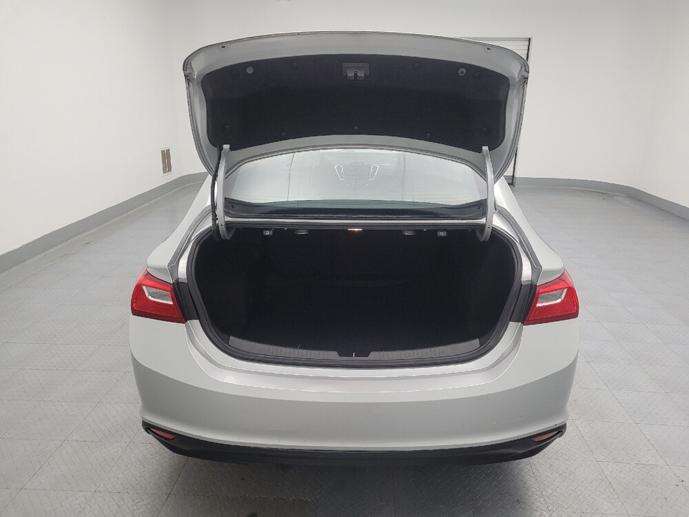 2016 Chevrolet Malibu in Louisville, KY 40258 - 2421213 29