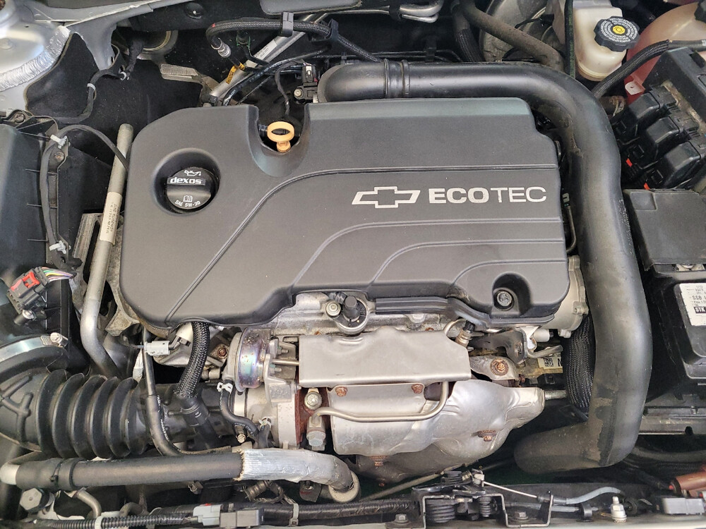 2016 Chevrolet Malibu in Louisville, KY 40258 - 2421213 30