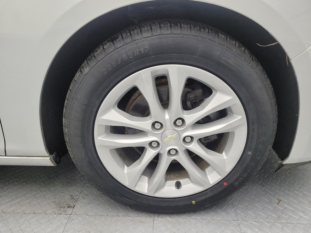 2016 Chevrolet Malibu in Louisville, KY 40258 - 2421213 31