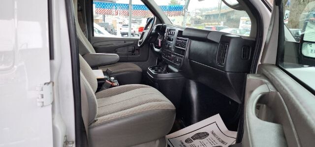 2015 Chevrolet Express 2500 in Barton, MD 21521 - 2421571 17