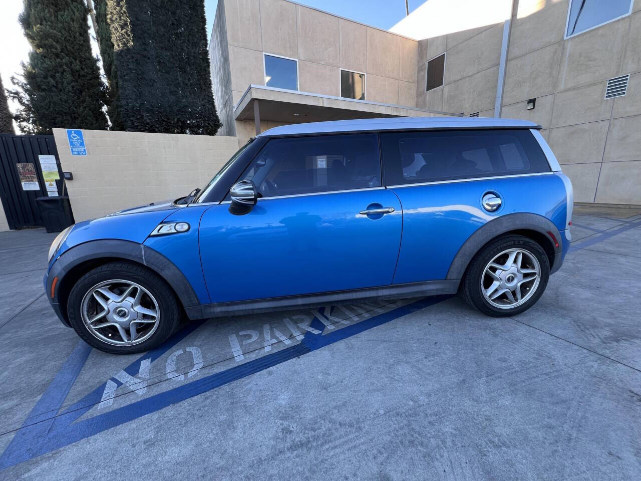 2010 MINI Cooper Clubman in Pasadena, CA 91107 - 2422105 8