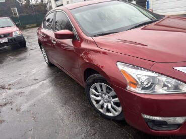 2015 Nissan Altima in Milwaukee, WI 53221