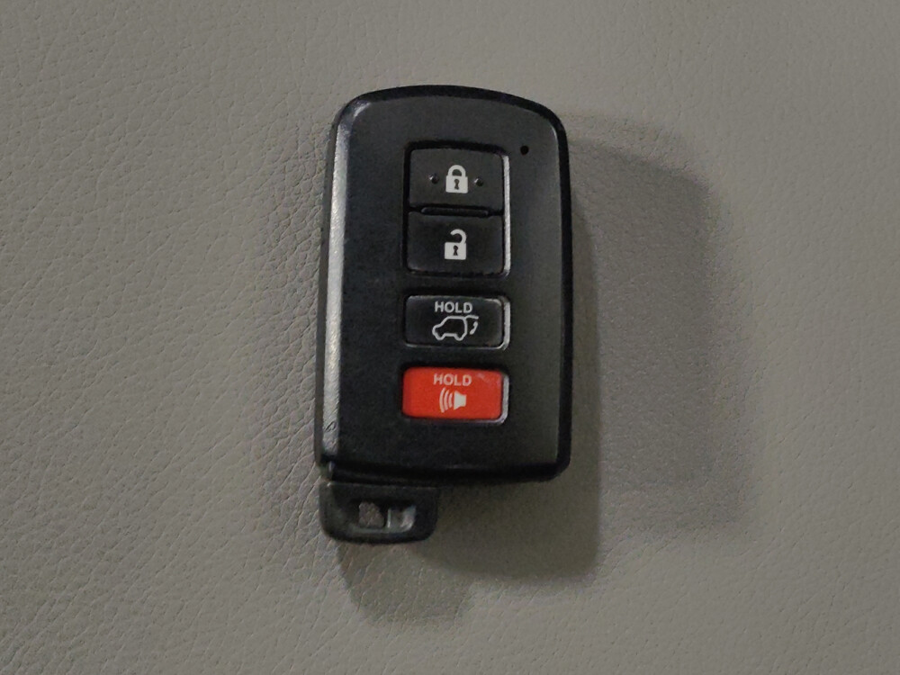 2018 Toyota RAV4 in Jackson, MS 39211 - 2425706 32