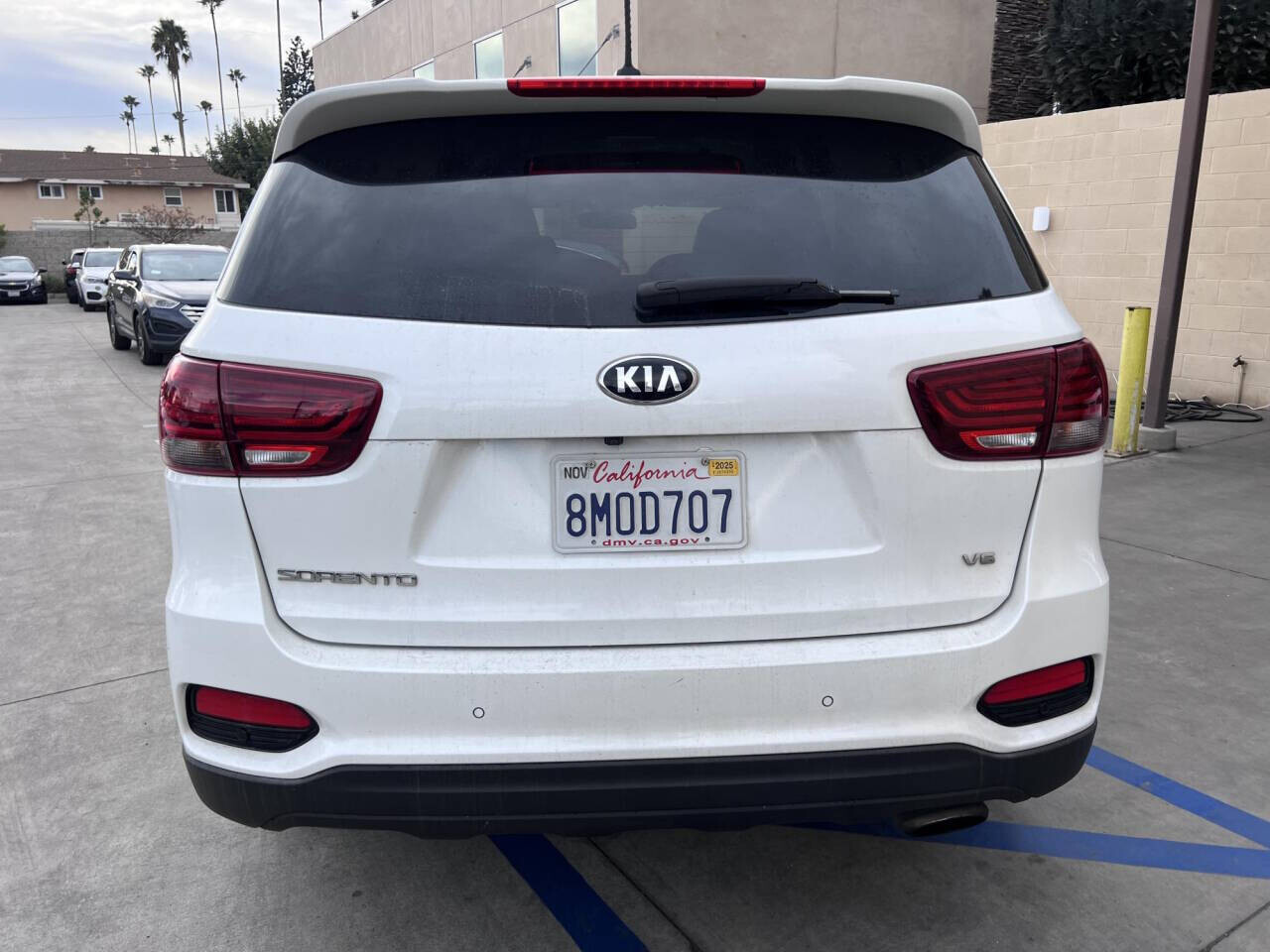 2019 Kia Sorento in Pasadena, CA 91107 - 2425992 4