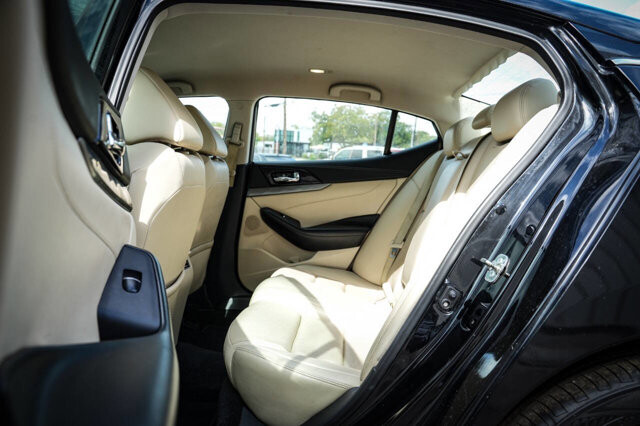 2016 Nissan Maxima in San Antonio, TX 78228 - 2426015 18