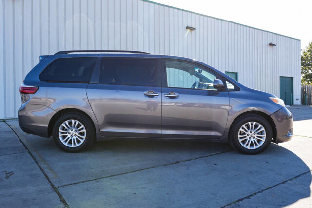 2015 Toyota Sienna in San Antonio, TX 78228 - 2426038 8
