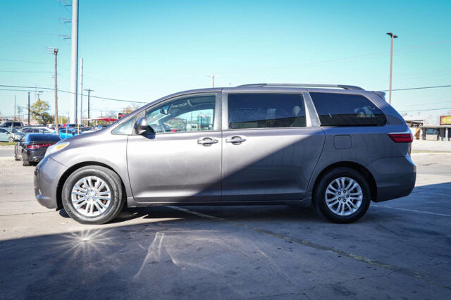 2015 Toyota Sienna in San Antonio, TX 78228 - 2426038 4