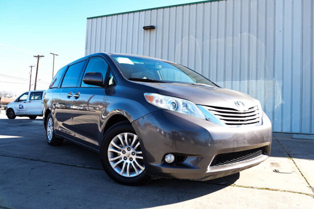 2015 Toyota Sienna in San Antonio, TX 78228 - 2426038
