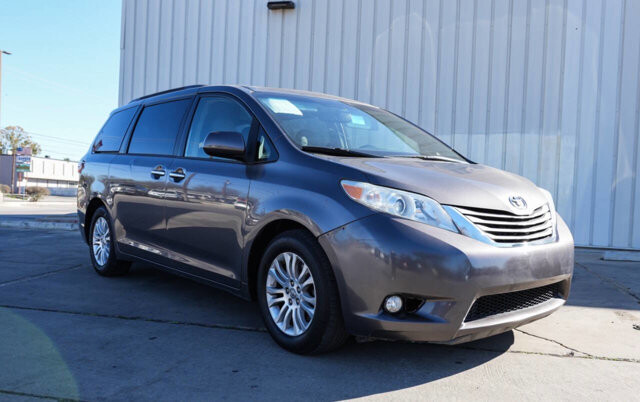 2015 Toyota Sienna in San Antonio, TX 78228 - 2426038 9
