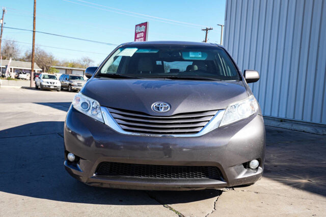 2015 Toyota Sienna in San Antonio, TX 78228 - 2426038 2