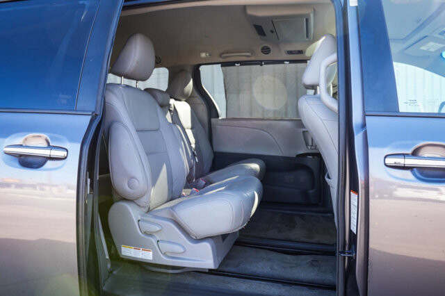 2015 Toyota Sienna in San Antonio, TX 78228 - 2426038 26