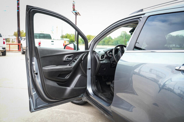 2019 Chevrolet Trax in San Antonio, TX 78228 - 2426055 20