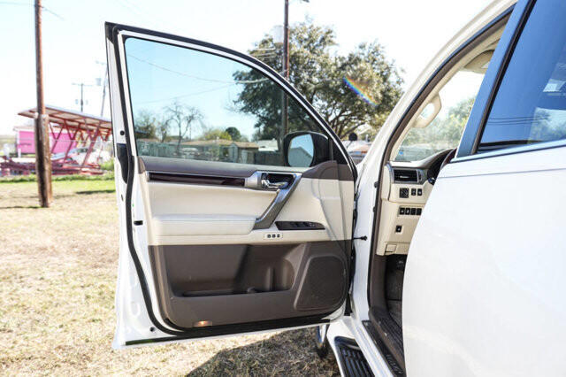 2015 Lexus GX 460 in San Antonio, TX 78228 - 2426059 10