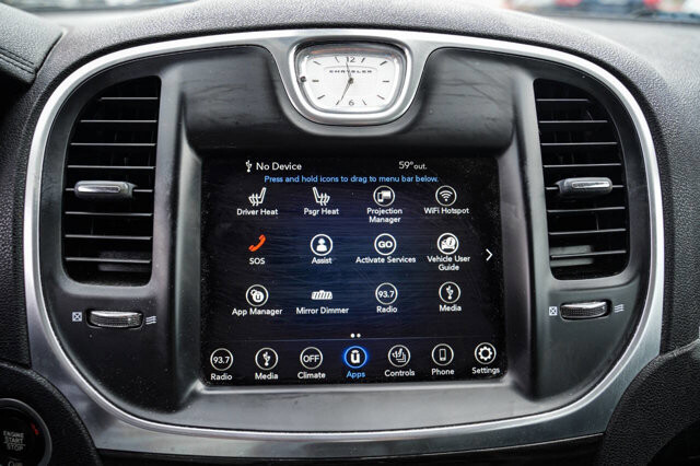 2018 Chrysler 300 in San Antonio, TX 78228 - 2426067 22