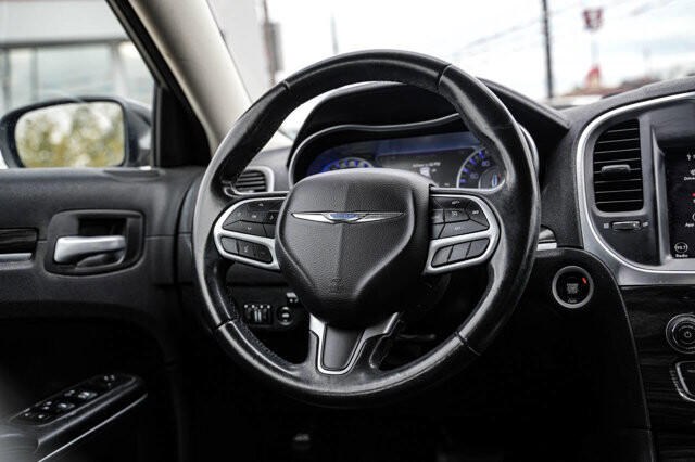 2018 Chrysler 300 in San Antonio, TX 78228 - 2426067 16