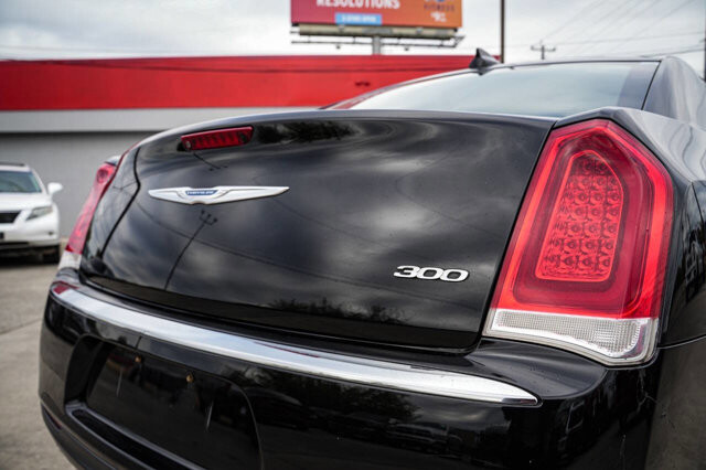 2018 Chrysler 300 in San Antonio, TX 78228 - 2426067 8