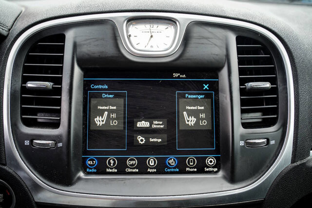 2018 Chrysler 300 in San Antonio, TX 78228 - 2426067 20