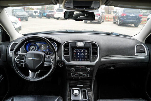 2018 Chrysler 300 in San Antonio, TX 78228 - 2426067 18