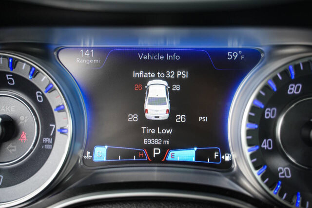 2018 Chrysler 300 in San Antonio, TX 78228 - 2426067 4