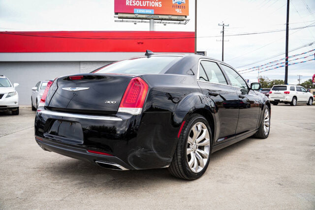 2018 Chrysler 300 in San Antonio, TX 78228 - 2426067 7