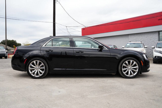 2018 Chrysler 300 in San Antonio, TX 78228 - 2426067 9