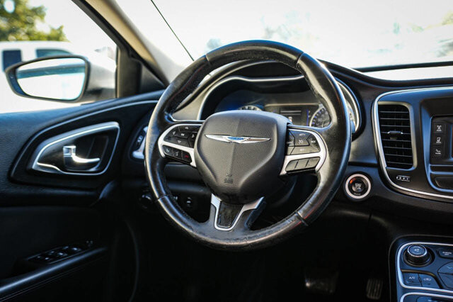 2015 Chrysler 200 in San Antonio, TX 78228 - 2426069 18
