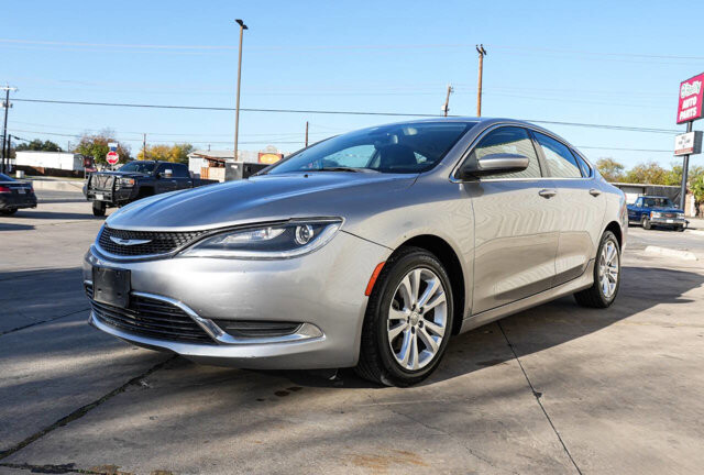 2015 Chrysler 200 in San Antonio, TX 78228 - 2426069 3