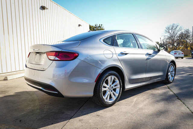 2015 Chrysler 200 in San Antonio, TX 78228 - 2426069 8