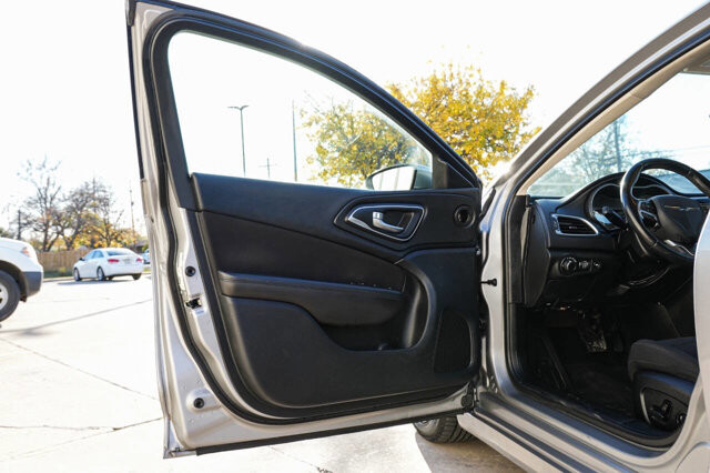 2015 Chrysler 200 in San Antonio, TX 78228 - 2426069 15