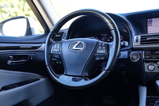 2013 Lexus LS 460 in San Antonio, TX 78228 - 2426080 24