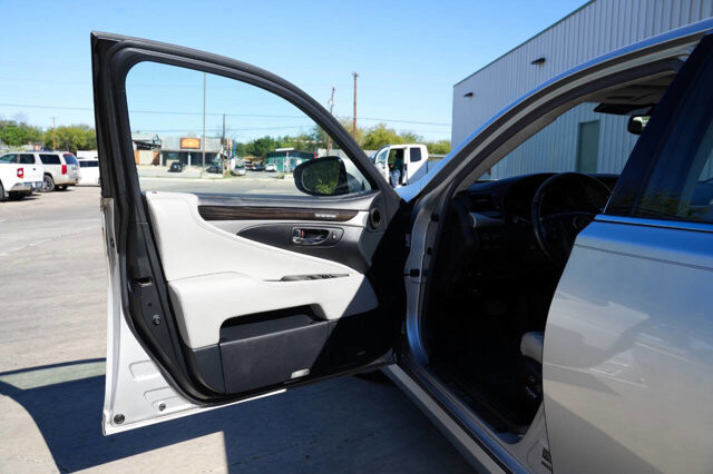 2013 Lexus LS 460 in San Antonio, TX 78228 - 2426080 19