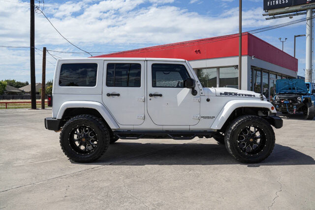 2017 Jeep Wrangler in San Antonio, TX 78228 - 2426083 8