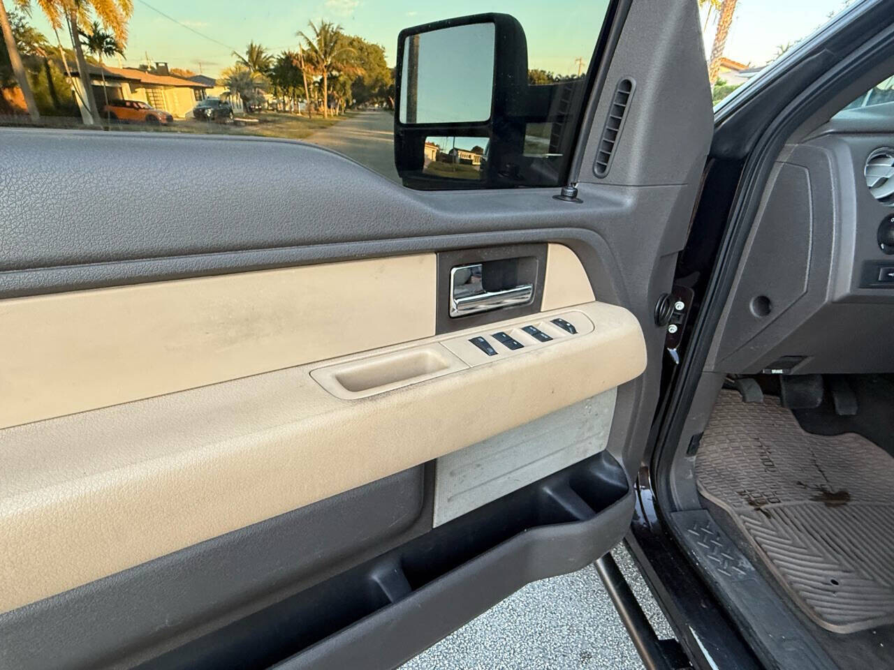 2013 Ford F150 in Hollywood, FL 33023-1906 - 2427582 32