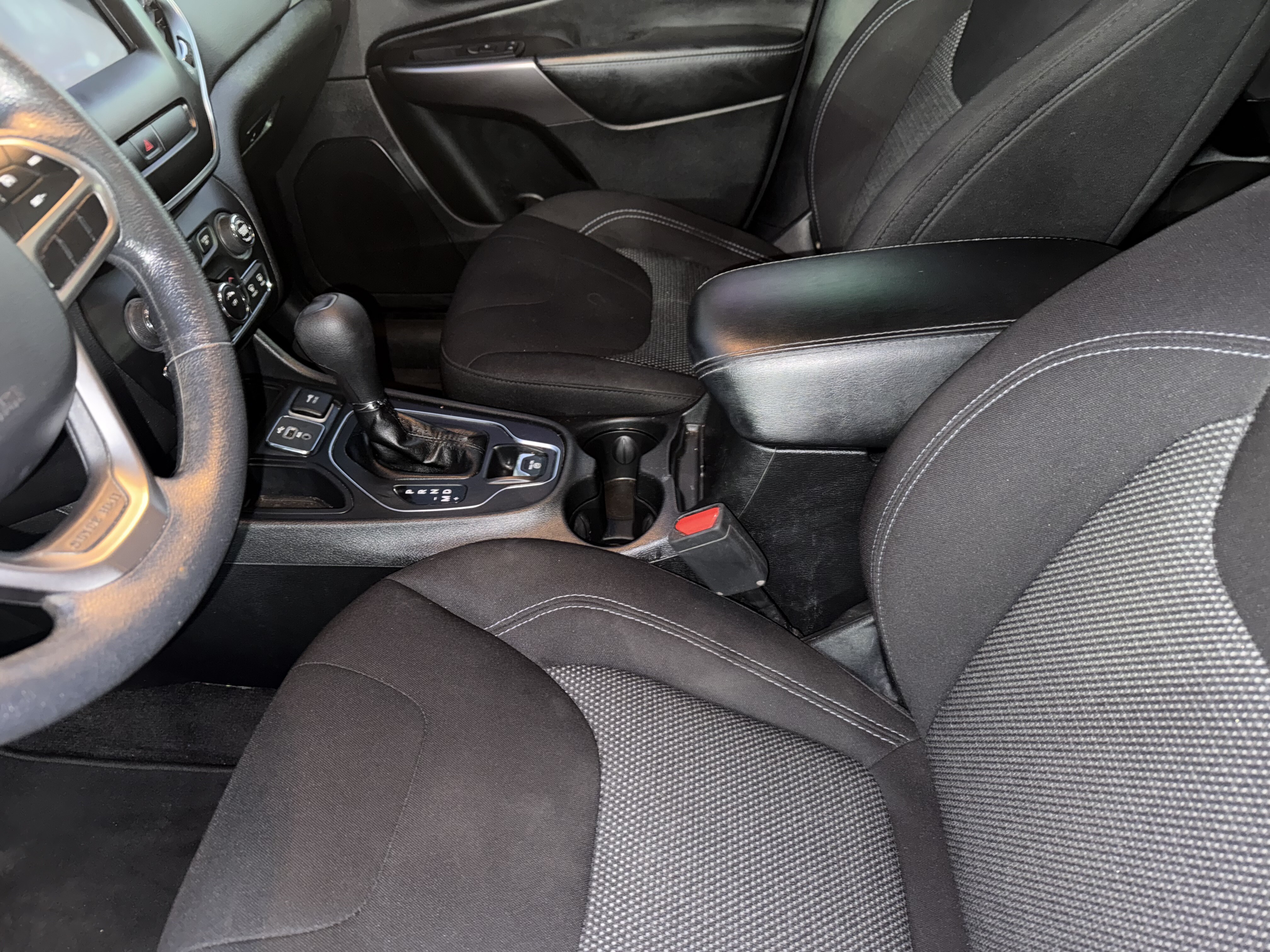 2019 Jeep Cherokee in Phoenix, AZ 85022 - 2429017 9