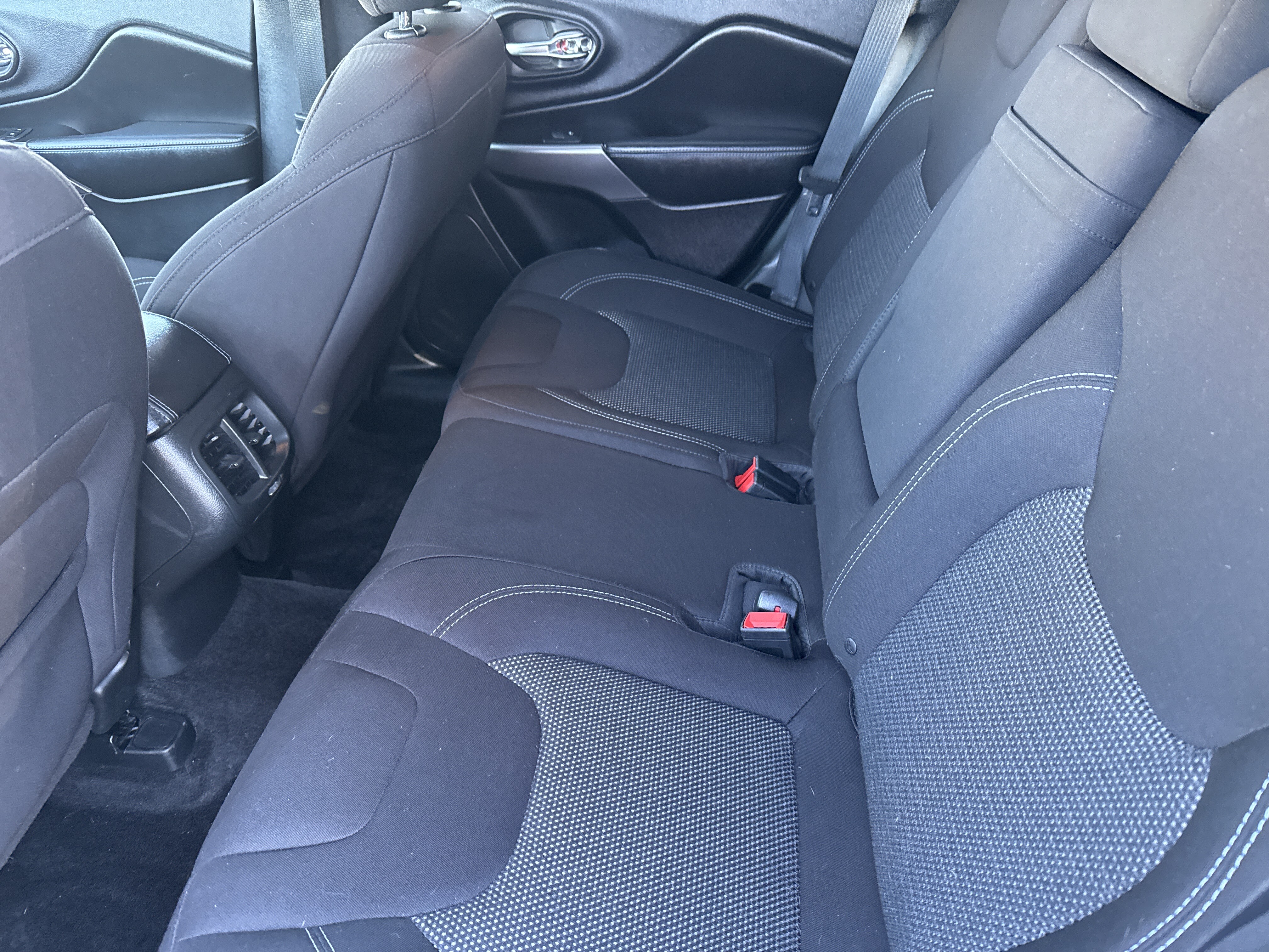 2019 Jeep Cherokee in Phoenix, AZ 85022 - 2429017 17