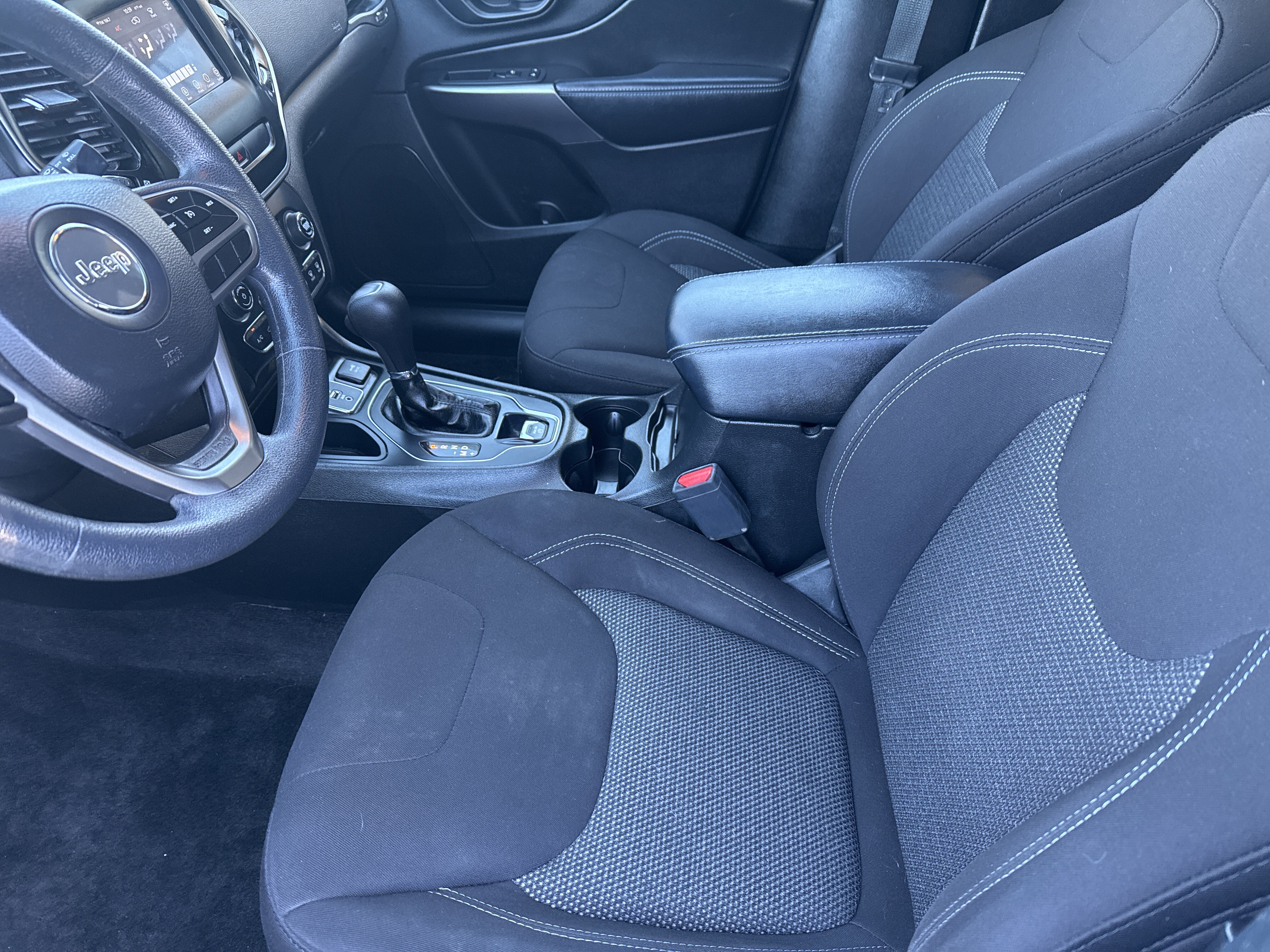 2019 Jeep Cherokee in Phoenix, AZ 85022 - 2429017 18