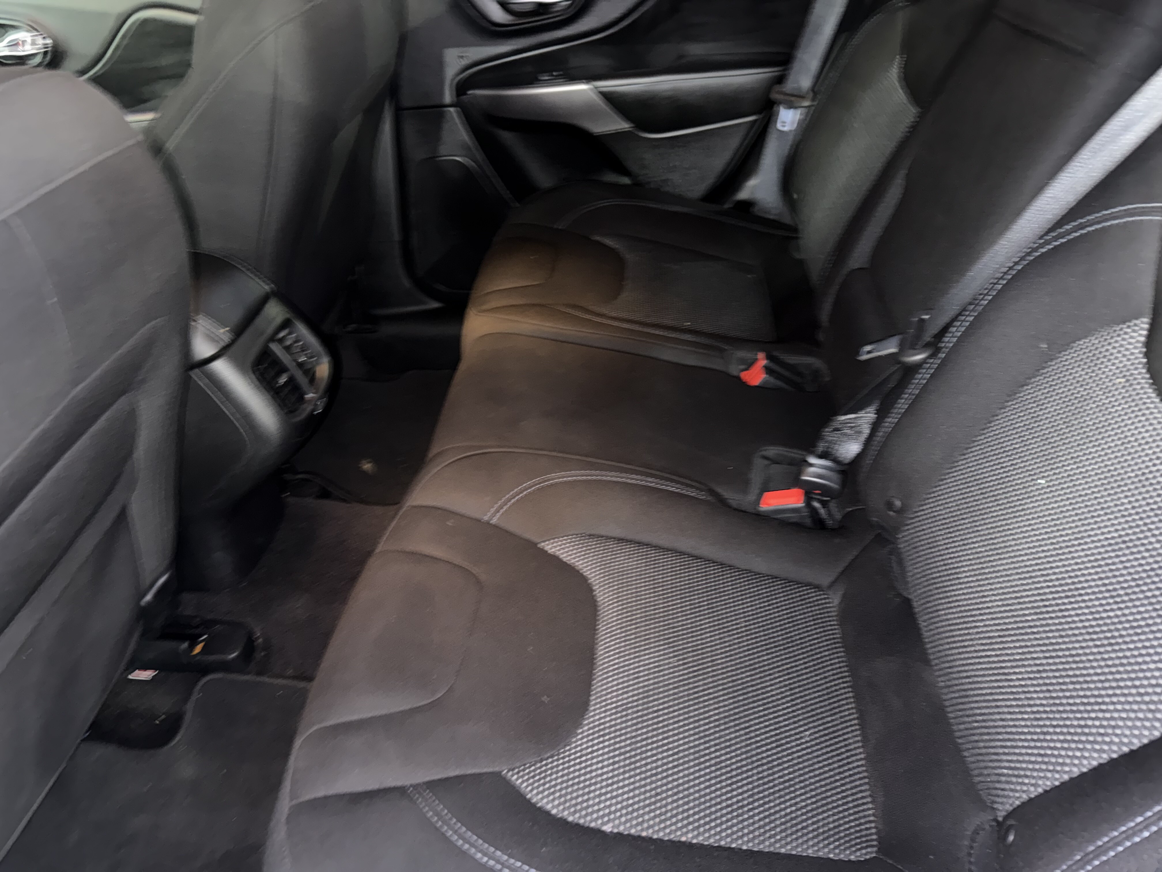 2019 Jeep Cherokee in Phoenix, AZ 85022 - 2429017 8